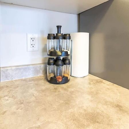 Newly Renovated Modern Condo Near Hospital, Unb Patio & Parking Coffee 세인트존 외부 사진