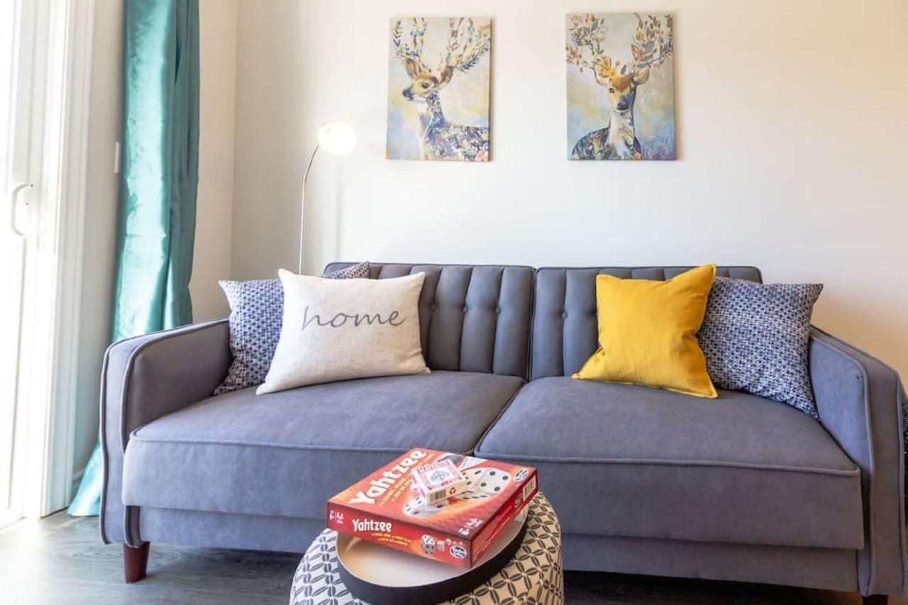 Newly Renovated Modern Condo Near Hospital, Unb Patio & Parking Coffee 세인트존 외부 사진