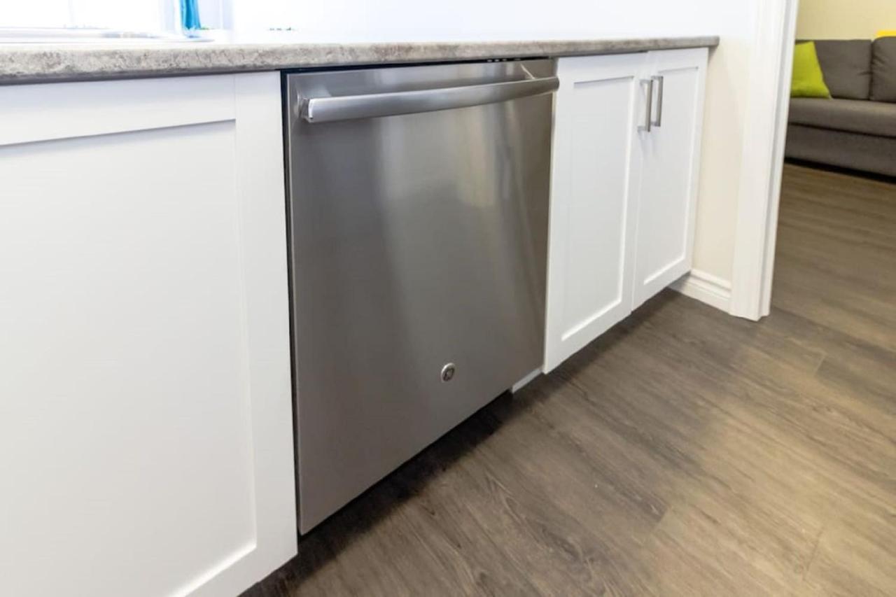 Newly Renovated Modern Condo Near Hospital, Unb Patio & Parking Coffee 세인트존 외부 사진