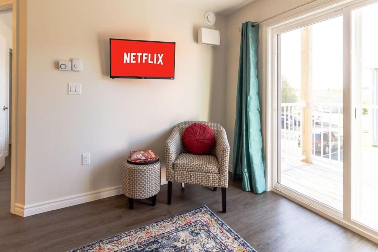 Newly Renovated Modern Condo Near Hospital, Unb Patio & Parking Coffee 세인트존 외부 사진