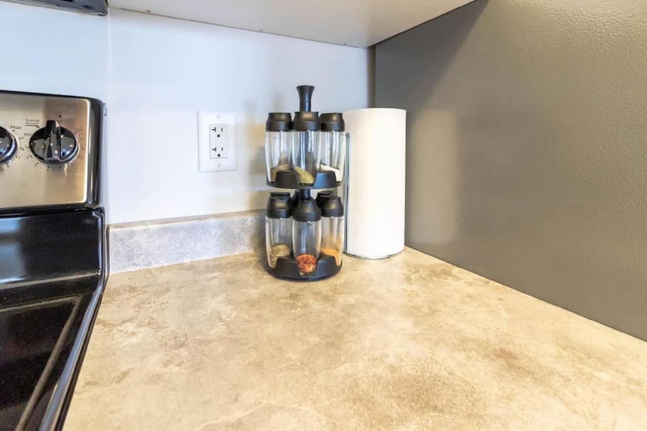 Newly Renovated Modern Condo Near Hospital, Unb Patio & Parking Coffee 세인트존 외부 사진