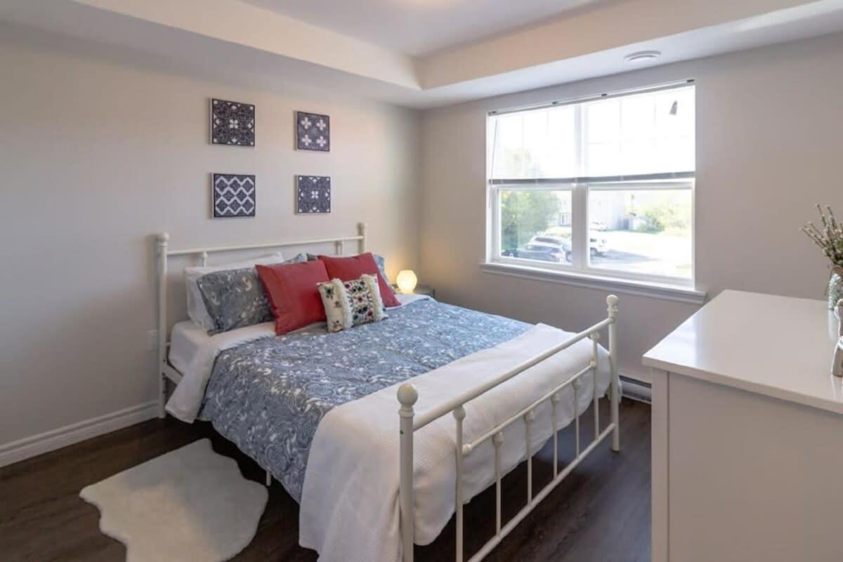 Newly Renovated Modern Condo Near Hospital, Unb Patio & Parking Coffee 세인트존 외부 사진