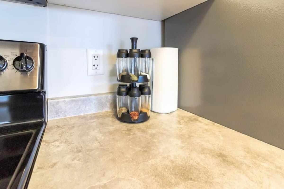 Newly Renovated Modern Condo Near Hospital, Unb Patio & Parking Coffee 세인트존 외부 사진