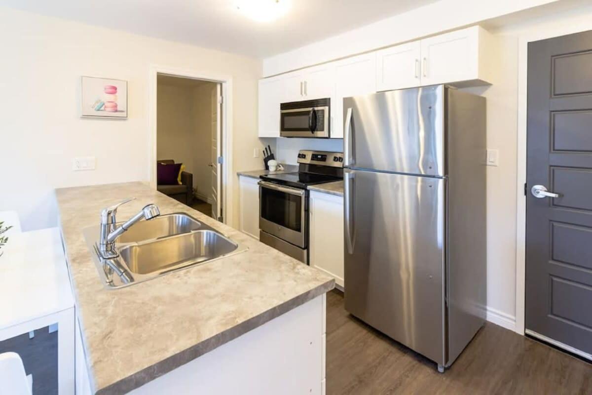 Newly Renovated Modern Condo Near Hospital, Unb Patio & Parking Coffee 세인트존 외부 사진