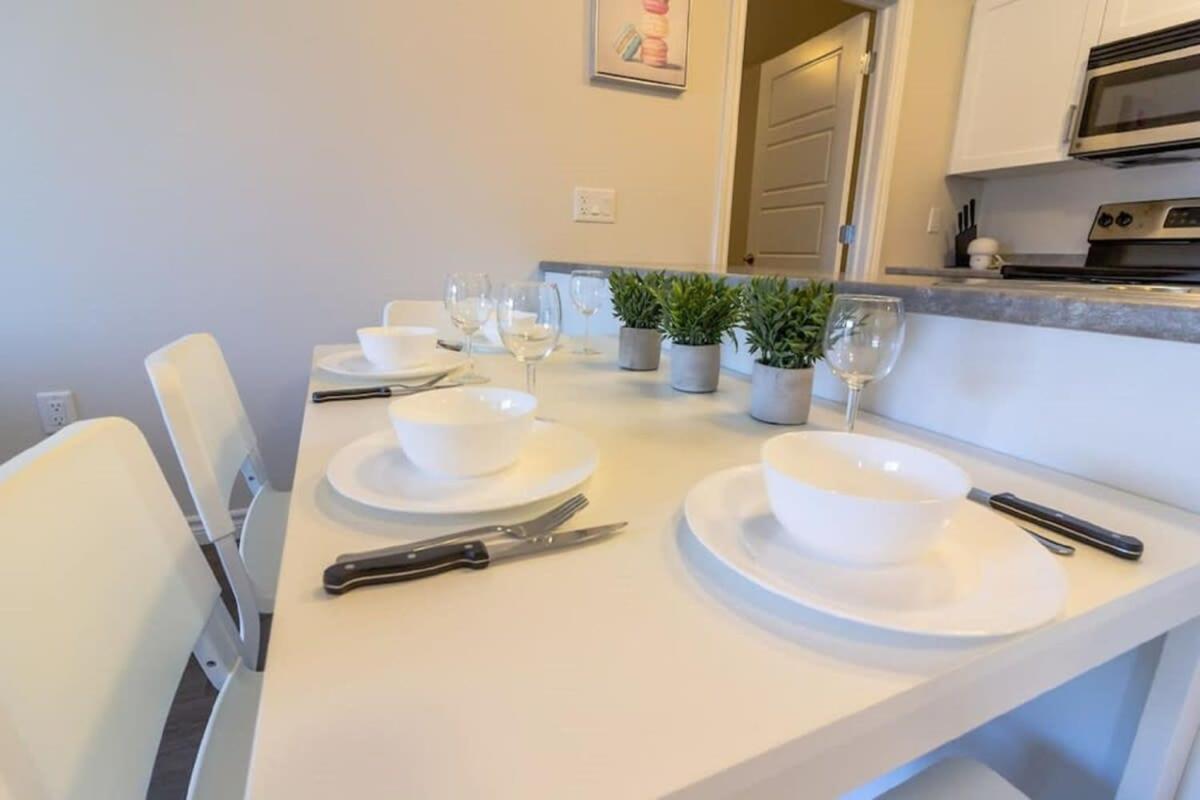 Newly Renovated Modern Condo Near Hospital, Unb Patio & Parking Coffee 세인트존 외부 사진