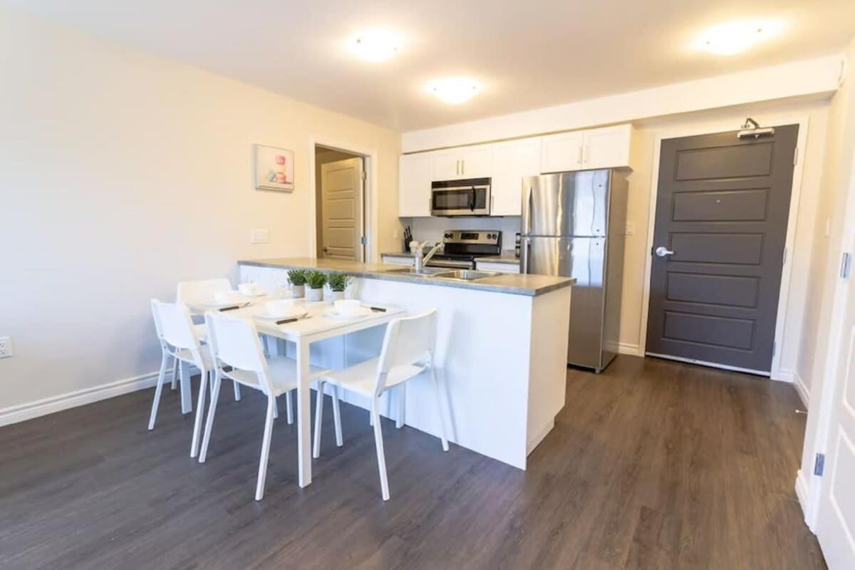 Newly Renovated Modern Condo Near Hospital, Unb Patio & Parking Coffee 세인트존 외부 사진