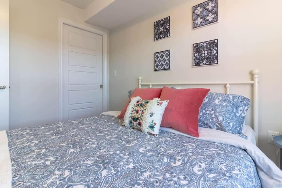 Newly Renovated Modern Condo Near Hospital, Unb Patio & Parking Coffee 세인트존 외부 사진