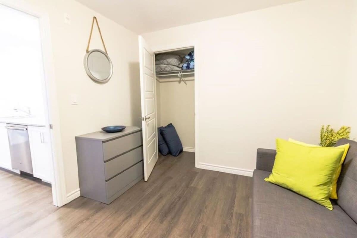 Newly Renovated Modern Condo Near Hospital, Unb Patio & Parking Coffee 세인트존 외부 사진